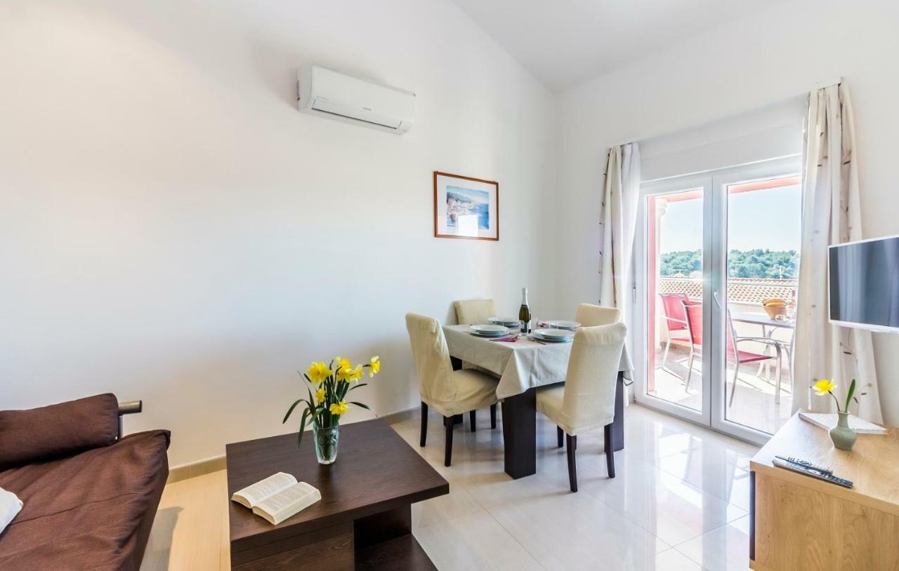 Apartman Kp Medulin Exterior photo